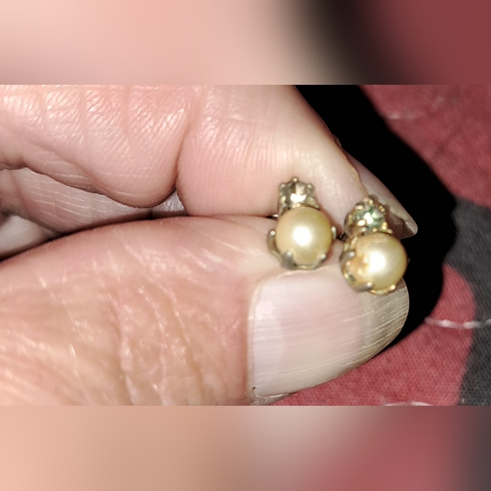Vijtage Gold Tone Pearl Earrings